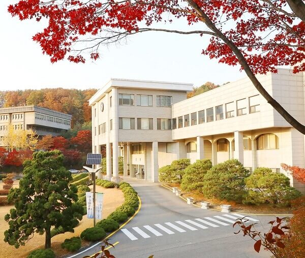 Học xá trường Kangnam đẹp nên thơ vào mùa thu