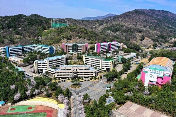 Khuôn viên đầy sắc màu của Dongwon Institute of Science and Technology