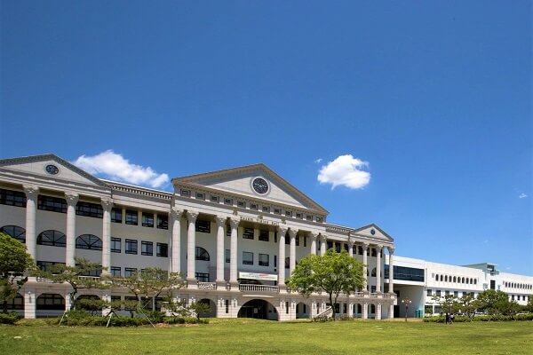 Tòa học xá chính của Đại học Nambu