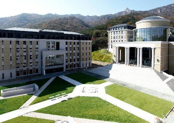 Khuôn viên trường ĐH Ngoại ngữ Busan