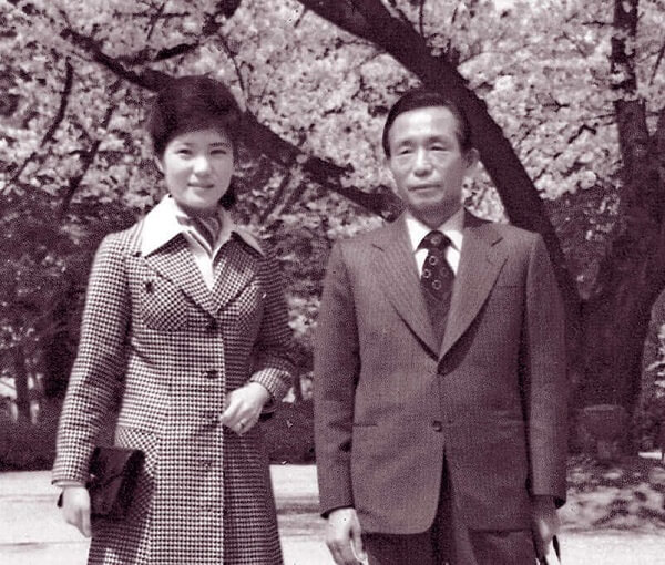Cố Tổng thống Park Chung Hee và con gái - cựu Tổng thống Park Geun-hye