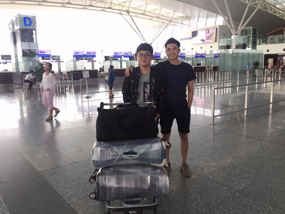 Nguyễn Văn Tú chuẩn bị lên đường du học tại Sân bay Nội Bài