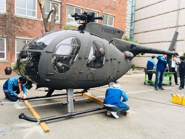 Sinh viên đi du học Nghề thực hành sửa chữa trực thăng