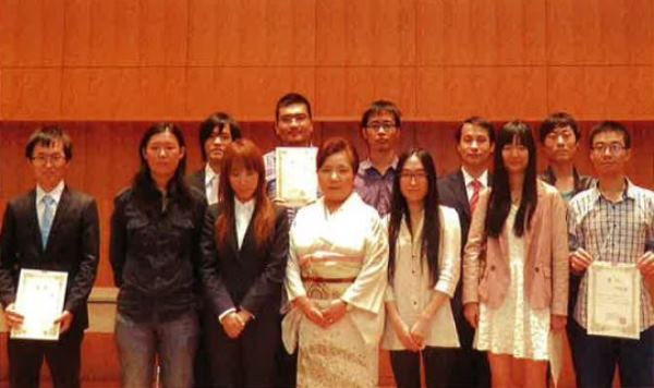 Học viên học viện Quốc tế Shinpo nhận học bổng
