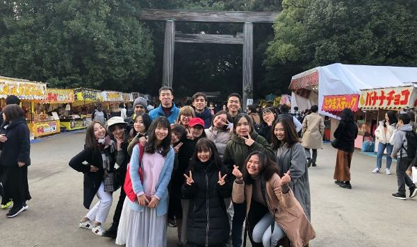 Học viên trường Nhật ngữ Quốc tế Nagoya tham dự lễ chùa đầu năm Hatsumode