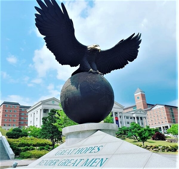 Đại bàng - Biểu tượng của Kyungbok University