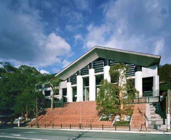 Đại học Nghệ thuật và Thiết kế Kyoto - nơi có nhiều giảng viên giàu kinh nghiệm giảng dạy sinh viên du học Nhật ngành mỹ thuật
