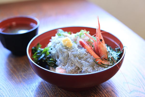Du học ở Kanagawa, sinh viên nên thử qua món mì ramen cá ngừ Misaki