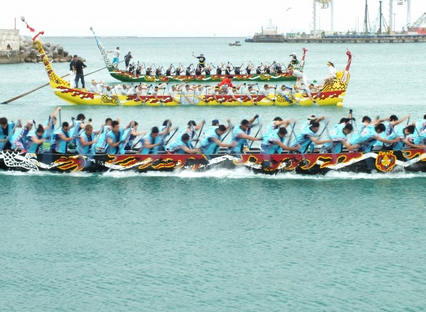 Sinh viên có thể xem lễ hội đua thuyền Hari - lễ hội lớn nhất trong năm tại đây
