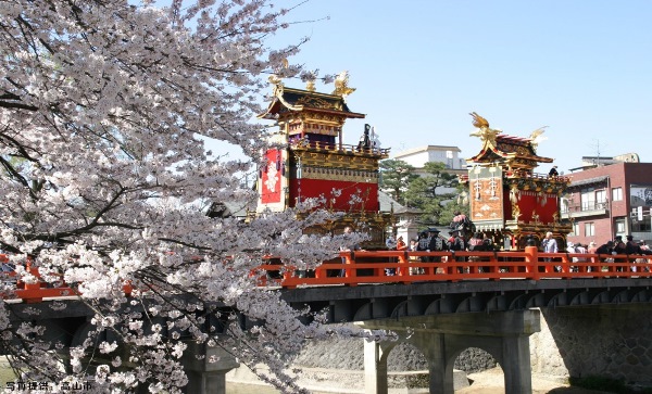 Một trong những lễ hội các bạn có thể tham gia khi du học ở Gifu là lễ hội Takayama