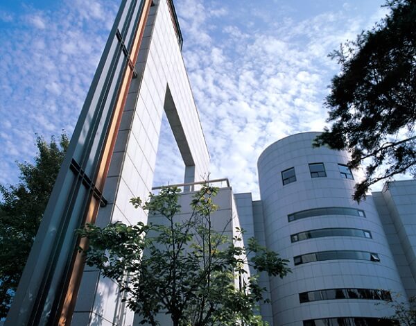 Toà Trung tâm Công nghệ thông tin trong khuôn viên Đại học Dongshin