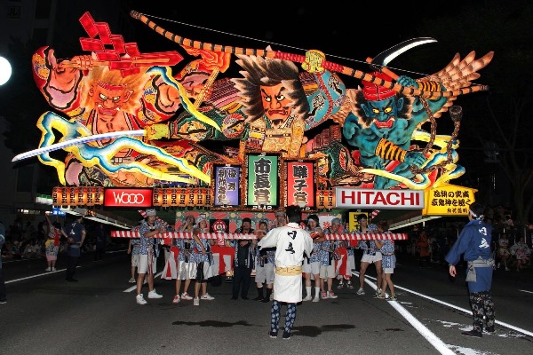 Nếu có dịp, các bạn hãy thử trải nghiệm lễ hội Aomori Nebuta nổi tiếng