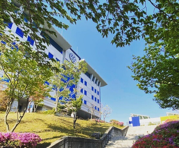 Khuôn viên Gumi University xanh mát vào mùa hạ