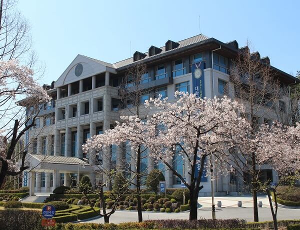 Học xá tại trường Khoa học Andong Hàn Quốc đẹp nên thơ vào mùa xuân