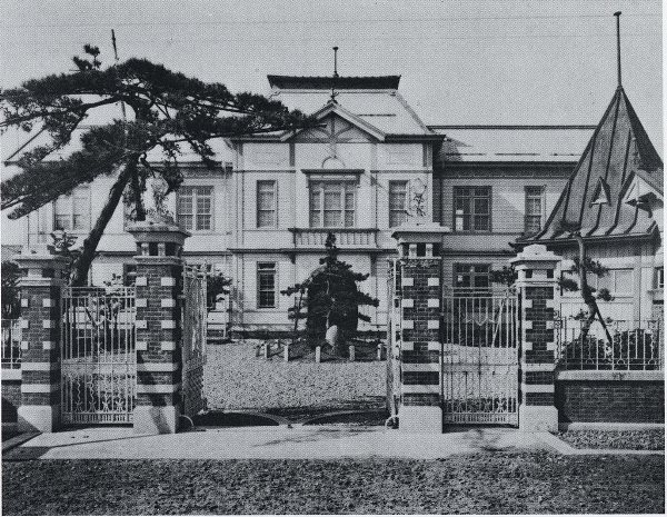 Cao đẳng Y học Niigata vào năm 1922