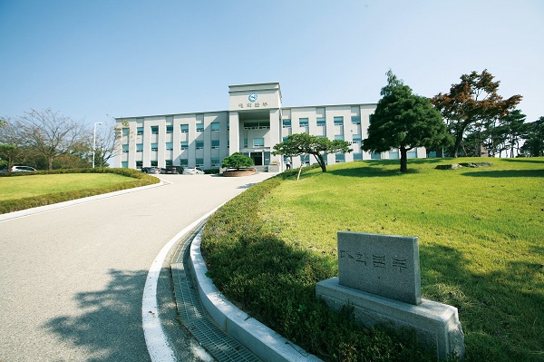 Con đường dẫn tới học xá chính trường Cao đẳng Hyejeon