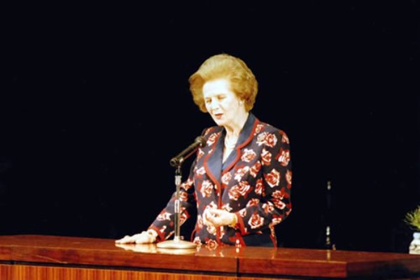 Bà Margaret Thatcher - Cựu Thủ tướng Vương quốc Anh, từng vinh dự được nhận bằng Tiến sĩ danh dự tại trường