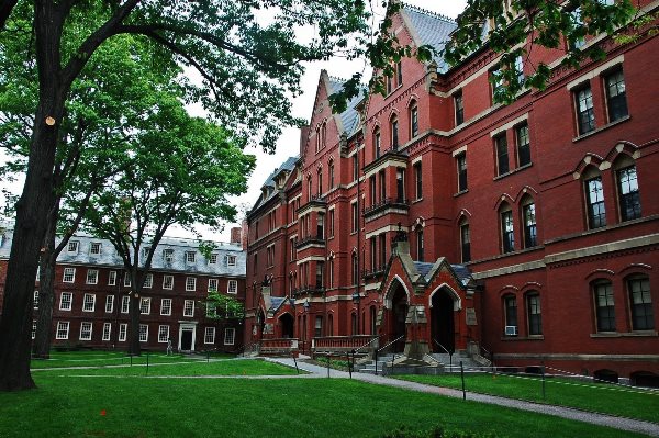 Harvard University là một trong những trường liên kết nổi tiếng