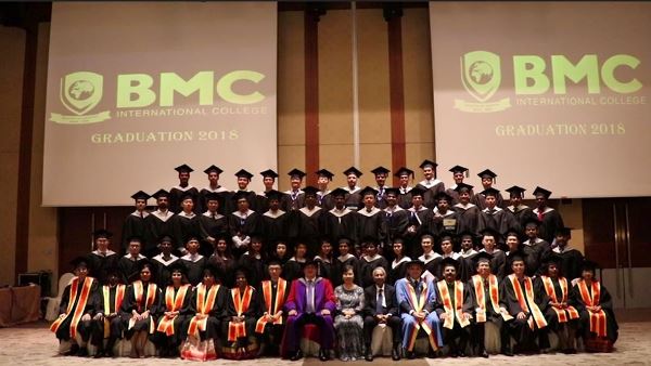Lễ tốt nghiệp của sinh viên trường Cao đẳng Quốc tế BMC