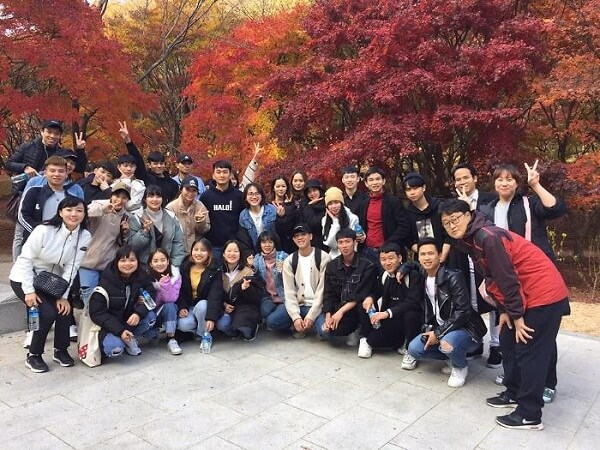 Sinh viên khoa Tiếng Hàn trải nghiệm văn hóa tại Naejangsan.