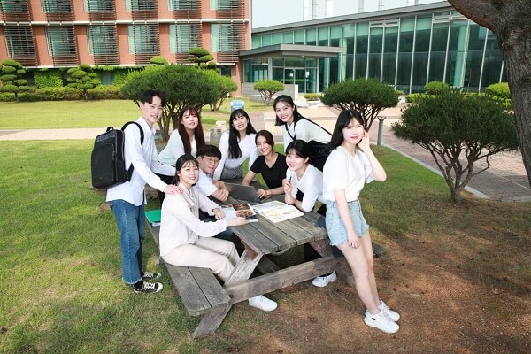 Hình ảnh năng động của sinh viên Trường Chungcheong Hàn Quốc