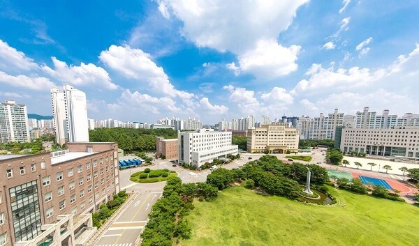 Toàn cảnh khuôn viên Trường Y Dongnam Hàn Quốc nhìn từ trên cao