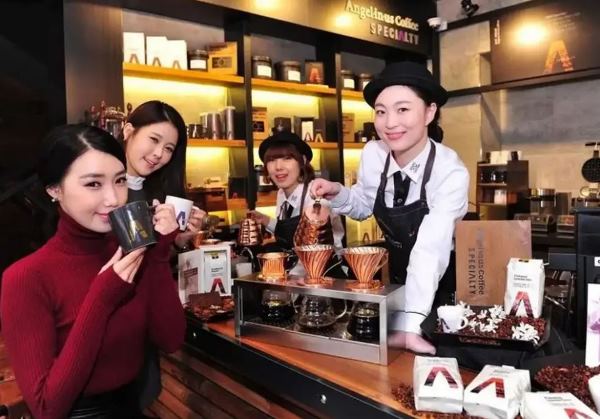 Chuỗi cafe Angel-in-us nổi tiếng tại Hàn Quốc