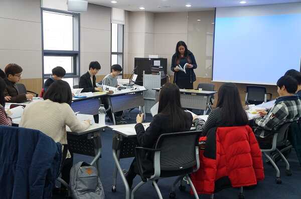 Lớp học tại Viện Khoa học Công nghệ Daegu Gyeongbuk