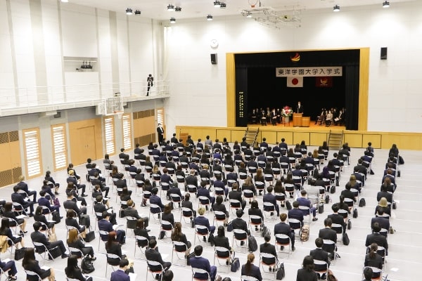 Lễ nhập học đầu năm tại đại học Toyo Gakuen