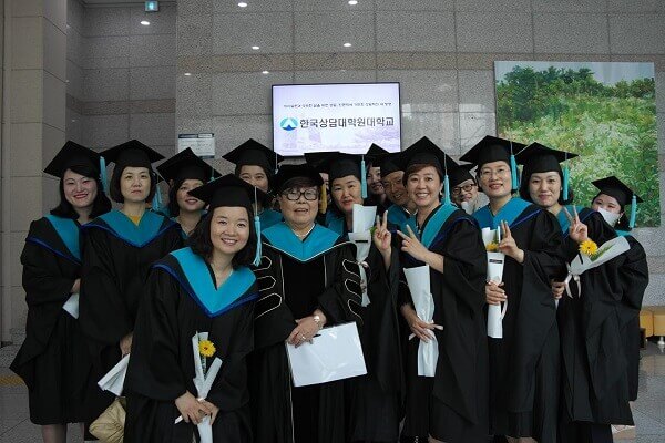 Lễ tốt nghiệp của sinh viên Korea Counseling Graduate University