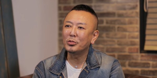 Nhà sản xuất và thiết kế trò chơi điện tử Toshihiro Nagoshi