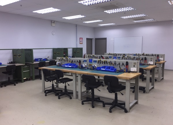 Phòng thực hành kỹ thuật tại cao đẳng Đào tạo Vận tải Hàng không Singapore