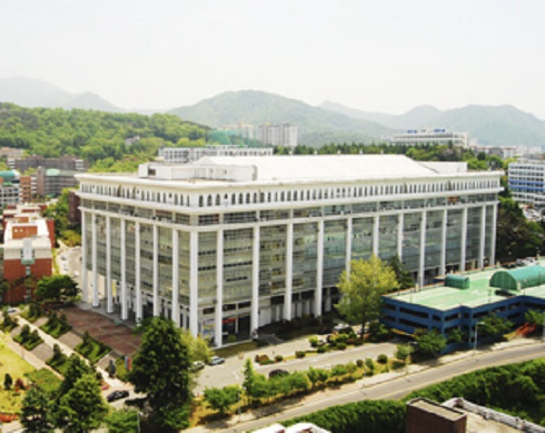 Tòa nhà chính của trường Cao học Y Tế Công Cộng Hàn Quốc