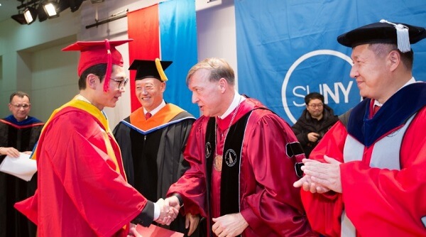 Lễ trao bằng tốt nghiệp của sinh viên Korea The State University of New York