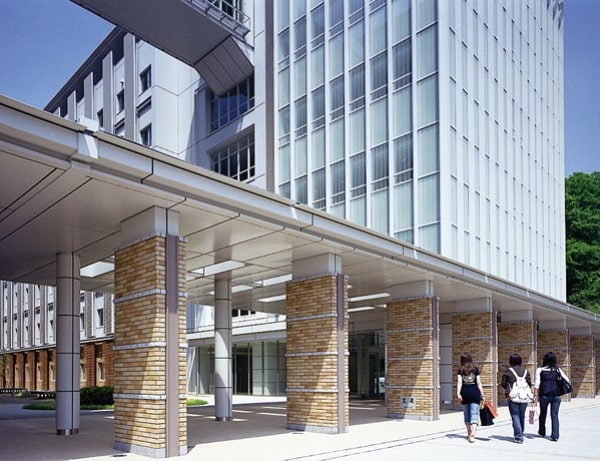 Đại học Himeji Dokkyo cũng thu hút nhiều sinh viên đam mê ngành dược