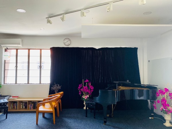 Phòng tập luyện piano