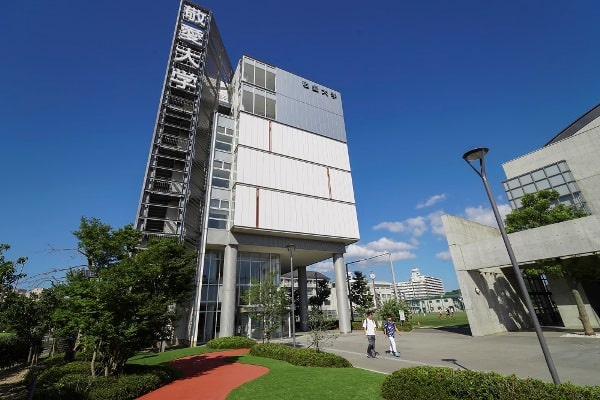 Keiai University hoạt động từ năm 1921