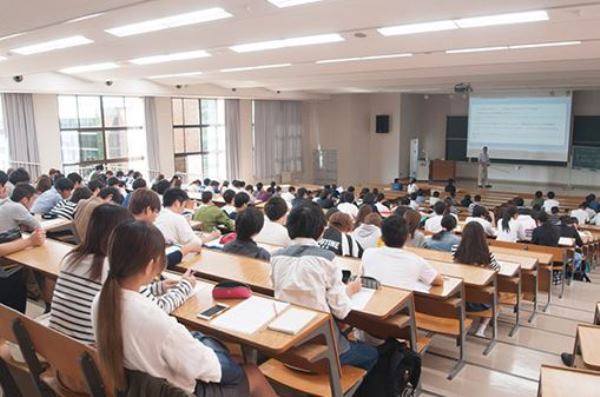 Một giờ học tại đại học Thành phố Shimonoseki