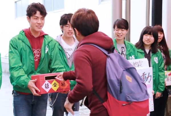 Sinh viên đại học Mimasaka tham gia hoạt động tình nguyện