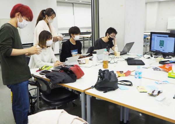 Sinh viên ngành Thiết kế thông minh tại Aichi Sangyo University