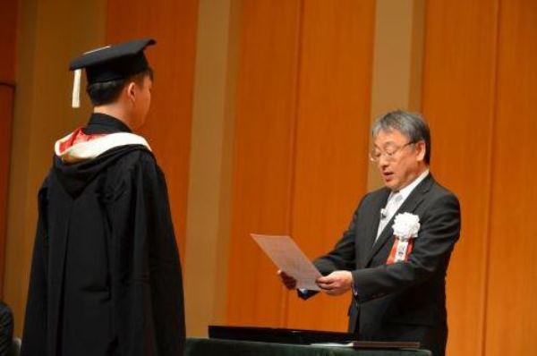 Sinh viên đại học Âm nhạc Elisabeth nhận bằng tốt nghiệp