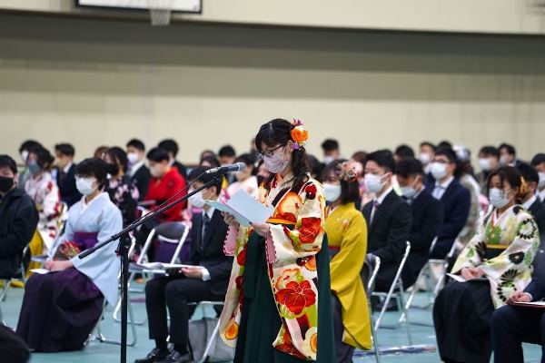 Sinh viên đại học Shikoku Gakuin tham dự lễ tốt nghiệp