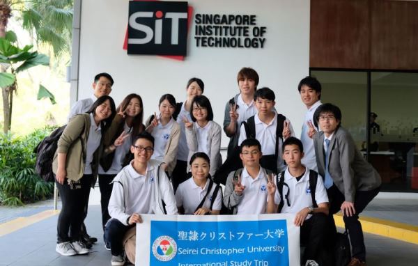 Sinh viên đại học Seirei Christopher tham gia ngoại khóa tại học viện SIT Singapore