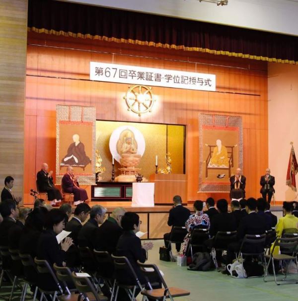 Lễ tốt nghiệp tại đại học Shuchiin