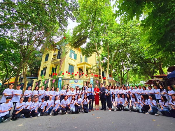 Các sinh viên MAP chụp hình lưu niệm cùng các thầy đại diện đến từ Gachon University