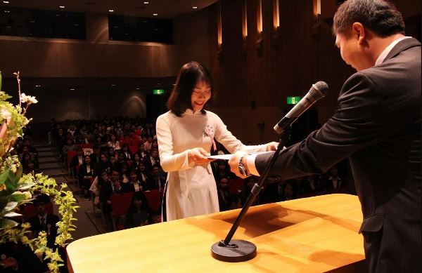 Học viên trường Nhật ngữ Tokyo Johoku nhận bằng tốt nghiệp