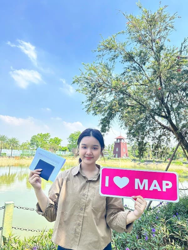 Huỳnh Đoàn Thị Trâm Anh nhận visa đến trường Catholic