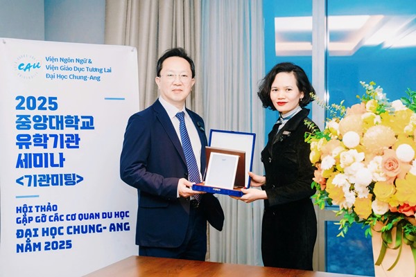 MAP vinh dự được nhận thưởng từ Thầy Hiệu trưởng của trường đại học Chungang