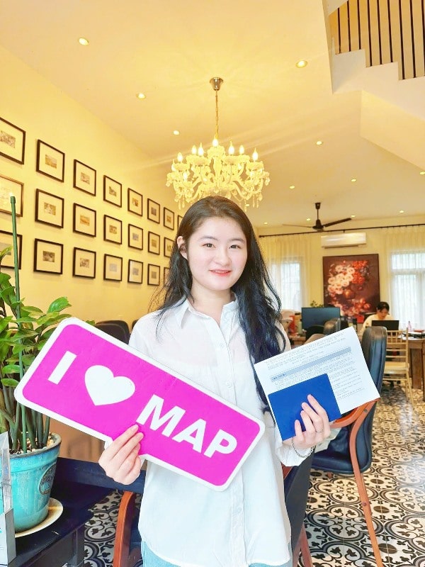 Nguyễn Thị Hân nhận visa đến Đại học Quốc gia Chungnam