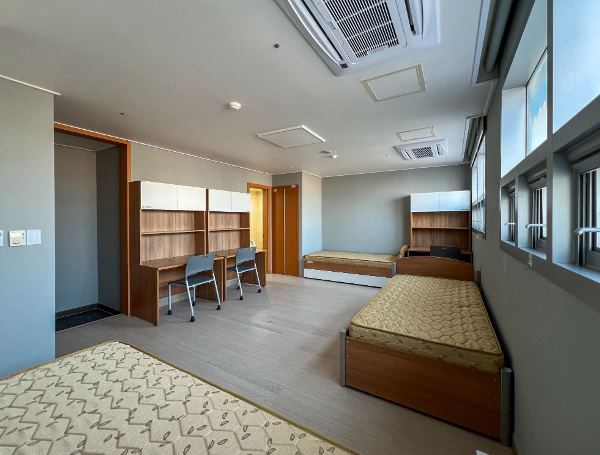 Phòng KTX 3 người trong khuôn viên INU